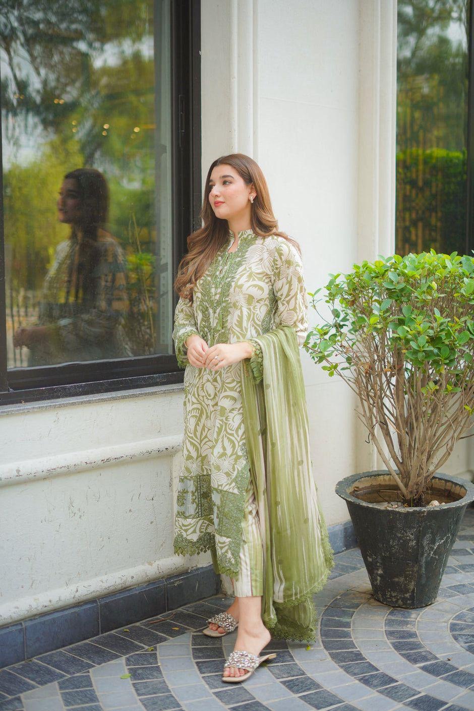 Aneela’s – Lawn & Chiffon Collection Design Code: A-297