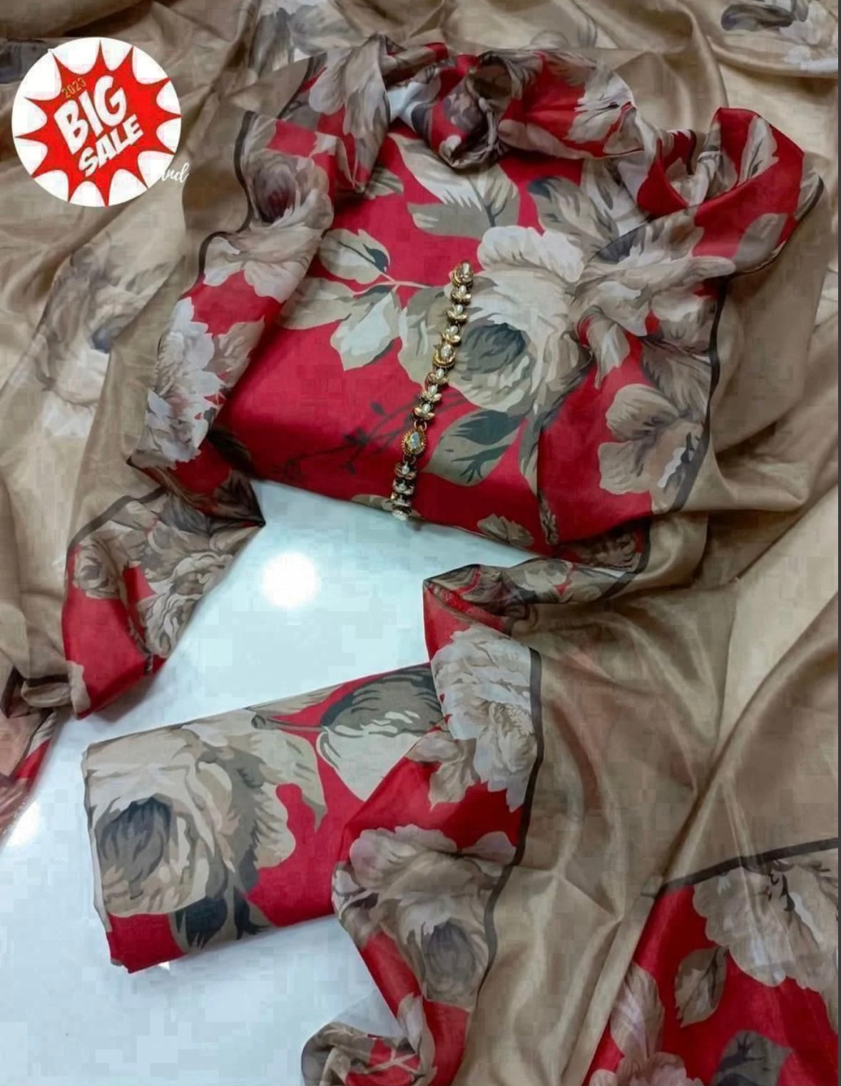 2026 Swiss Digital Floral 3-Piece Lawn Suit with Silk Dupatta"